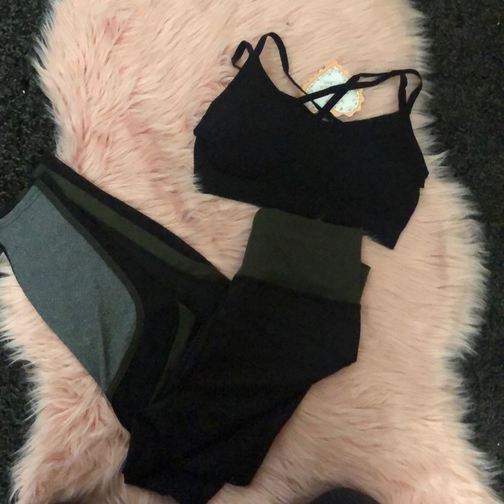 Pair of leggings and sports bra 💜💜💜